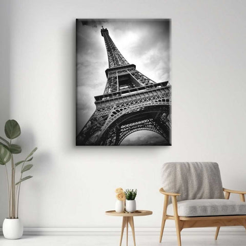 Wandbild mit faszinierender Blick auf den imposanten Eiffelturm in Paris von ArtMind