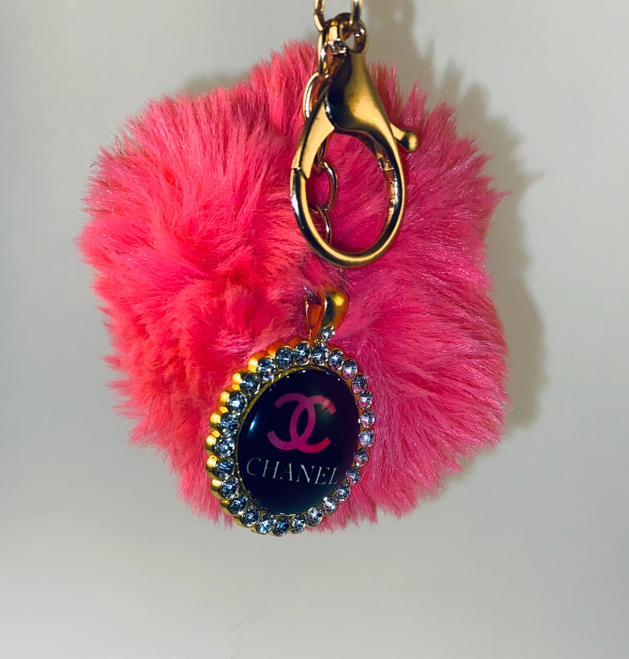 gucci pom pom keychain