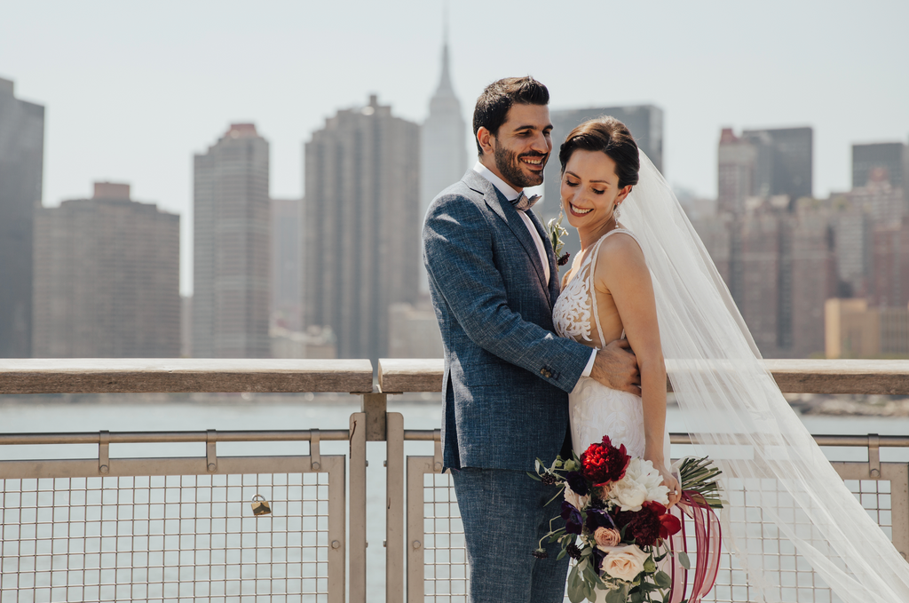 Couple Wedding Photos in front of Manhattan Skyline