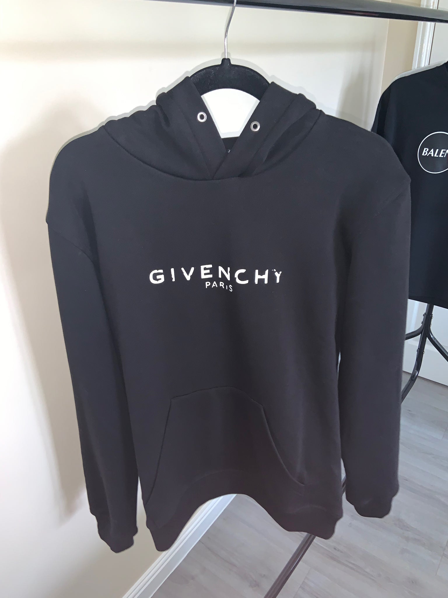 GIVENCHY HOODIE BLACK – G2attire