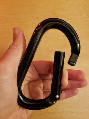 self defense - Is it effective to use a carabiner as tool in real