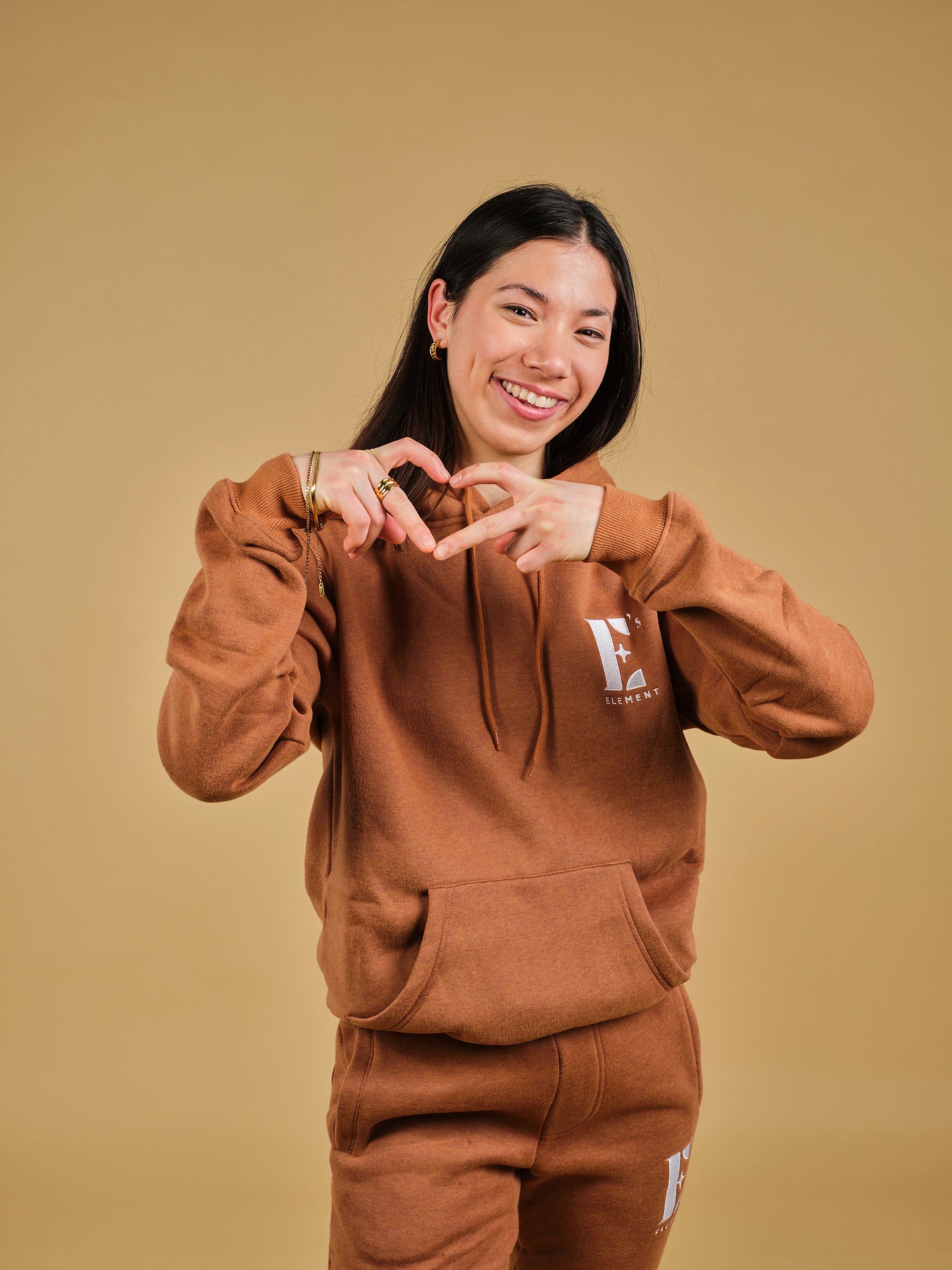 Cassie wearing the E’s Element Essential Sweatsuit Set in Brown Sugar