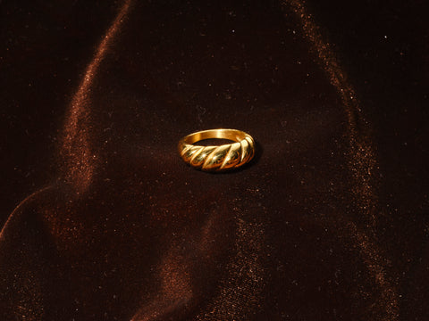 E's Element thick croissant ring in gold