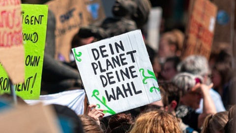 Plakat mit Slogan: Dein Planet, Deine Wahl