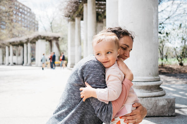 5 Foolproof Ways to Take Beautiful Newborn Photos & How One Mom Turned her Dream into a Reality