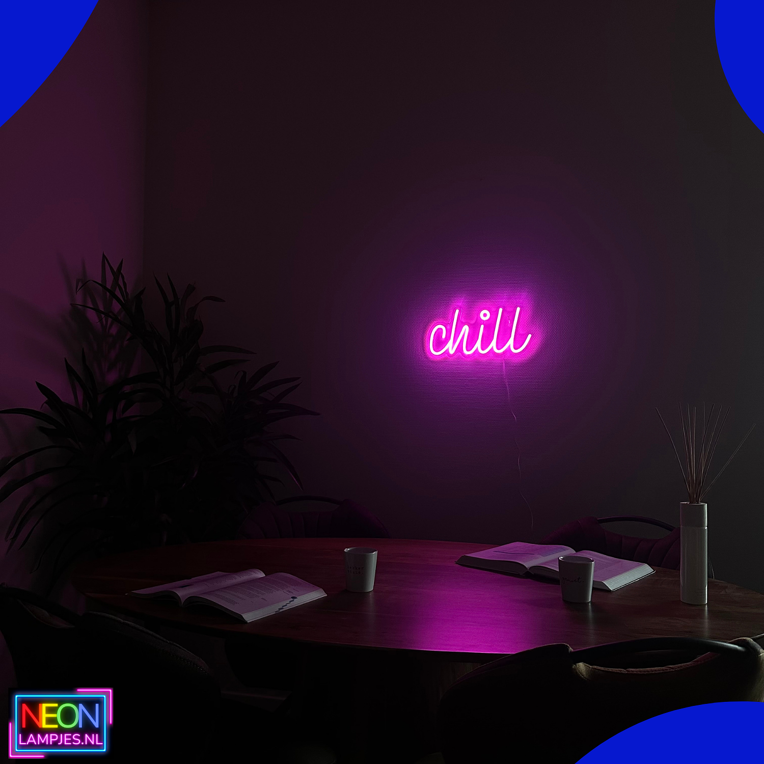 Neon Lamp - Chill Roze - Incl. Ophanghaakjes - Neon Sign - Neon Verlichting - 19,5 x 40 cm
