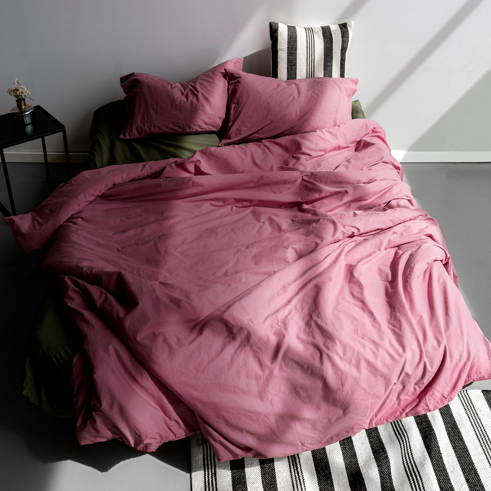 Happy Friday Duvet cover Basic 220x220 cm (Double) Magenta