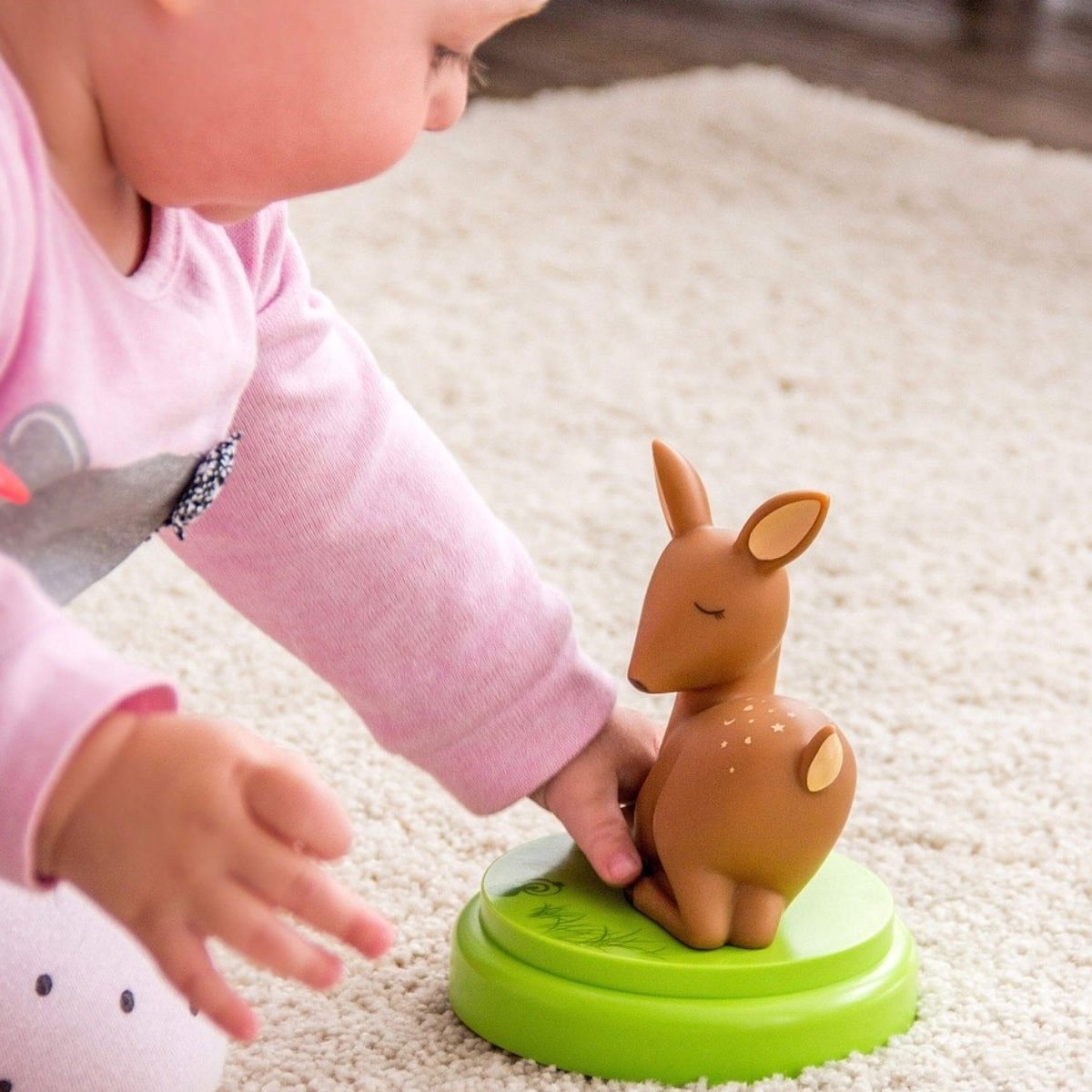 Mobile night light deer mobile, the LED LIGHT sleep aid for children as a deer figure