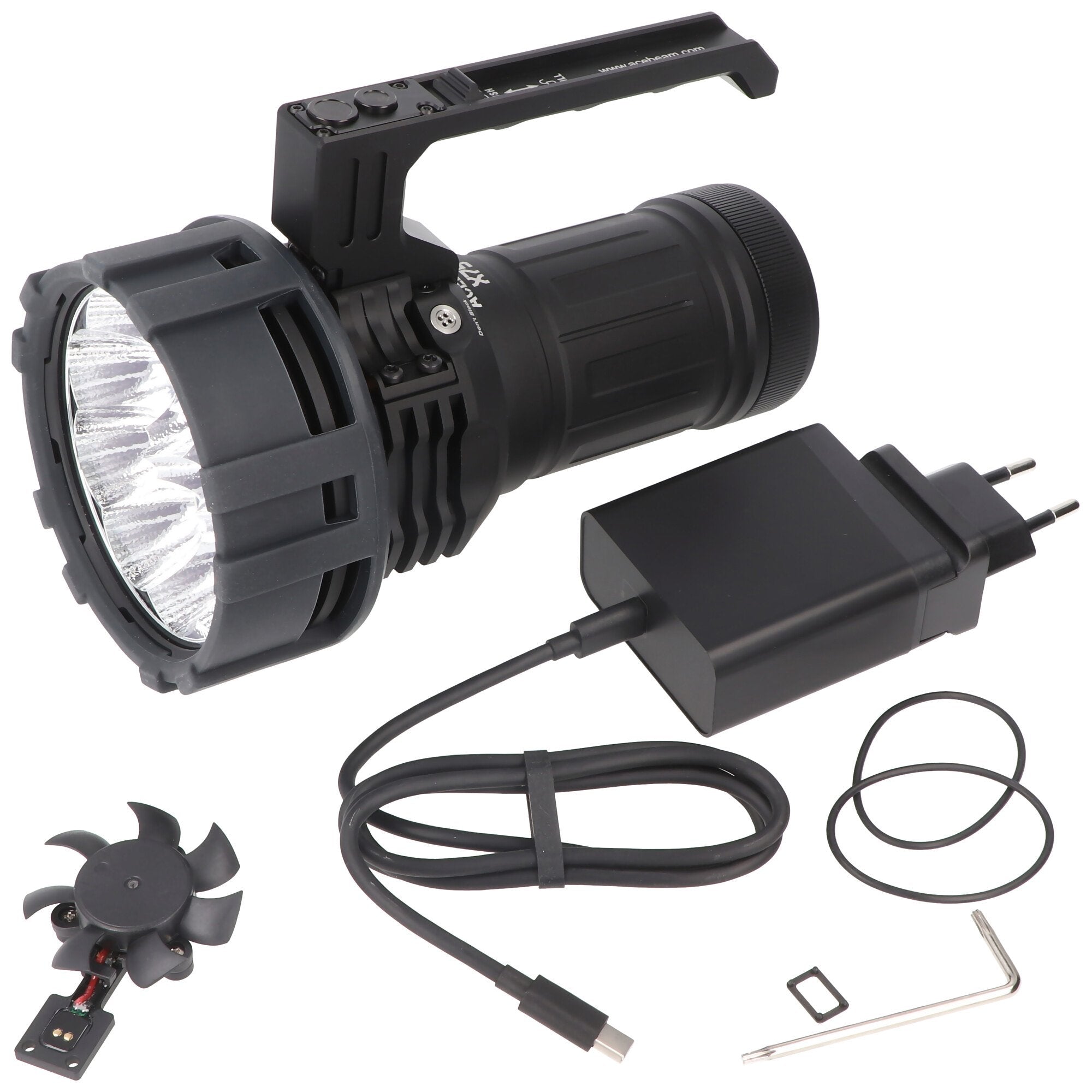 AceBeam X75 CREE XHP 70.3 LED met 67.000 lumen lichtsterkte 1300 meter bundelbereik, inclusief accu,