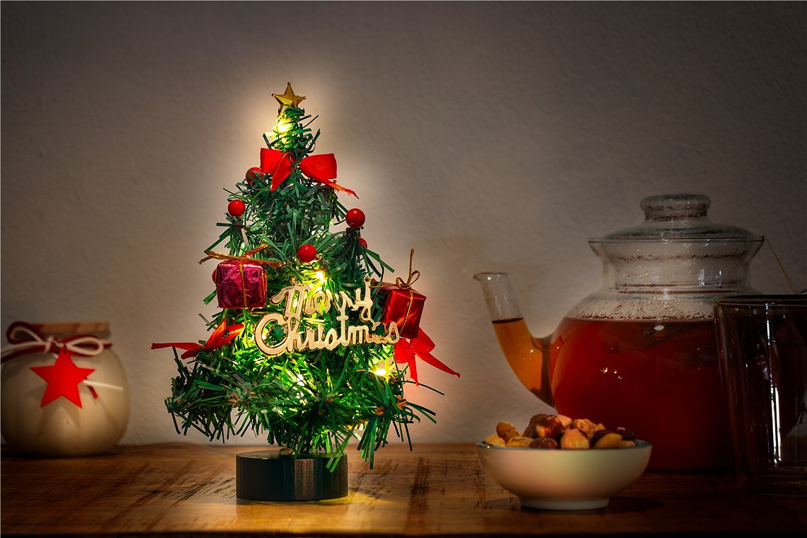 Goobay LED mini kerstboom - met kerstversiering, 15 micro-LED's in warm wit (2700 K) en USB-kabel 75