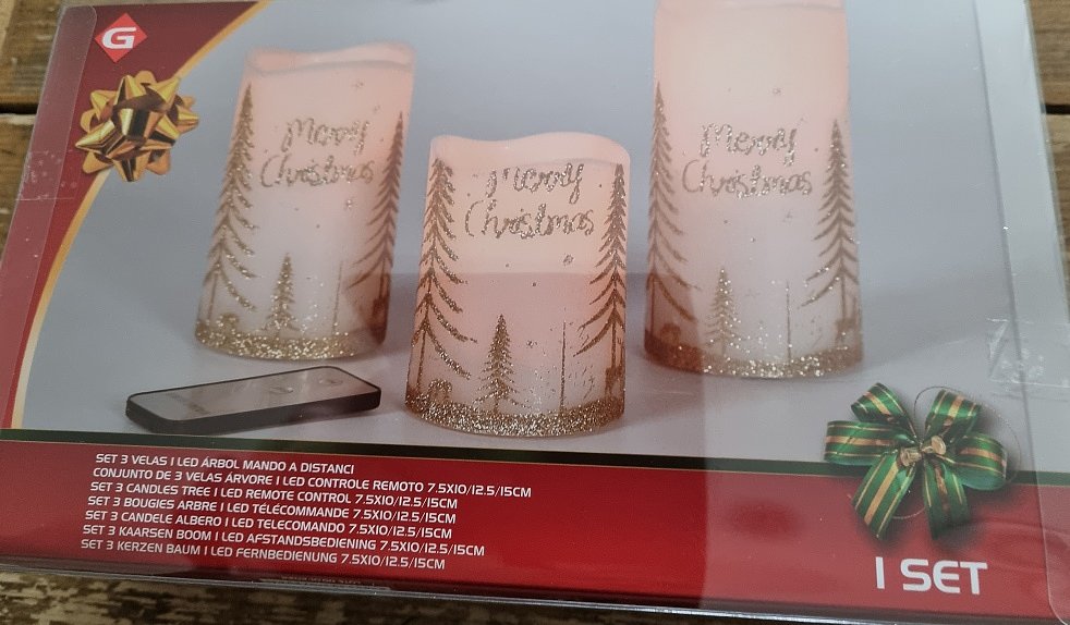 LED kaarsen/stompkaarsen met bewegende vlam en afstandsbediening - Merry Christmas - set van 3