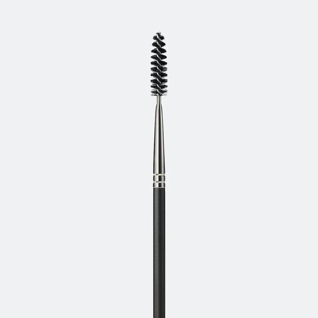 MAC lash brush 204