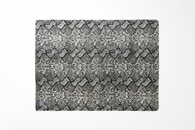 LINNICK Flanel Fleece Deken Snake - naturel - 140x200cm