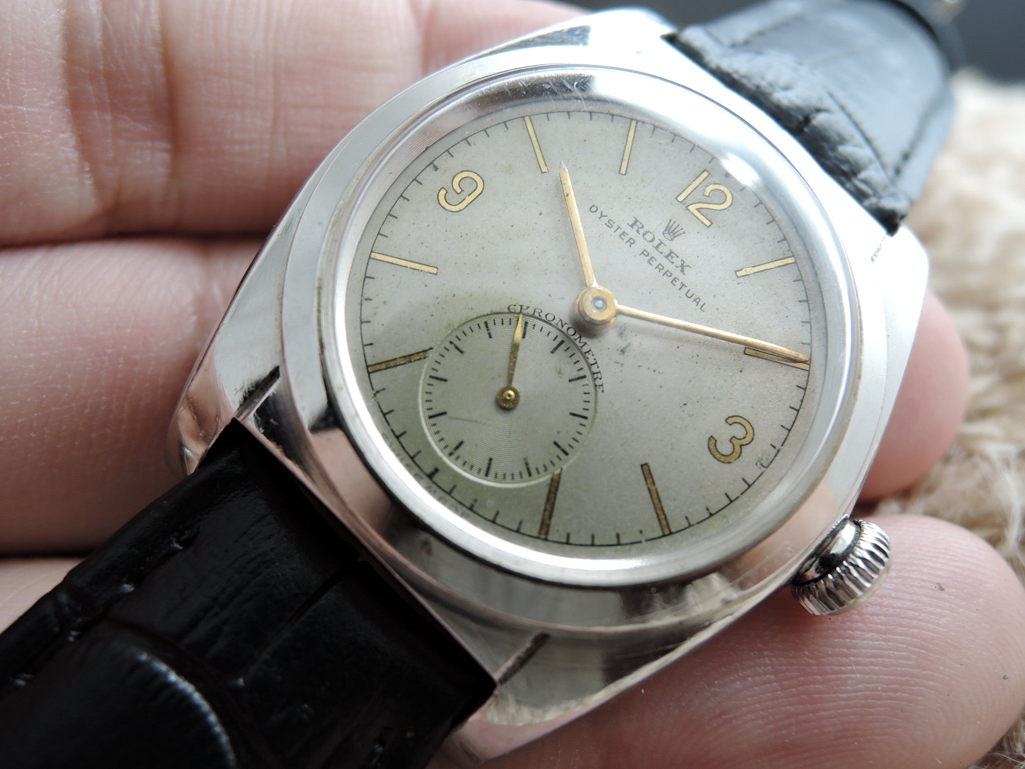 1945 Rolex BUBBLEBACK 2764 with 3 9 12 Arabic Numerals and Sub-Seconds ...