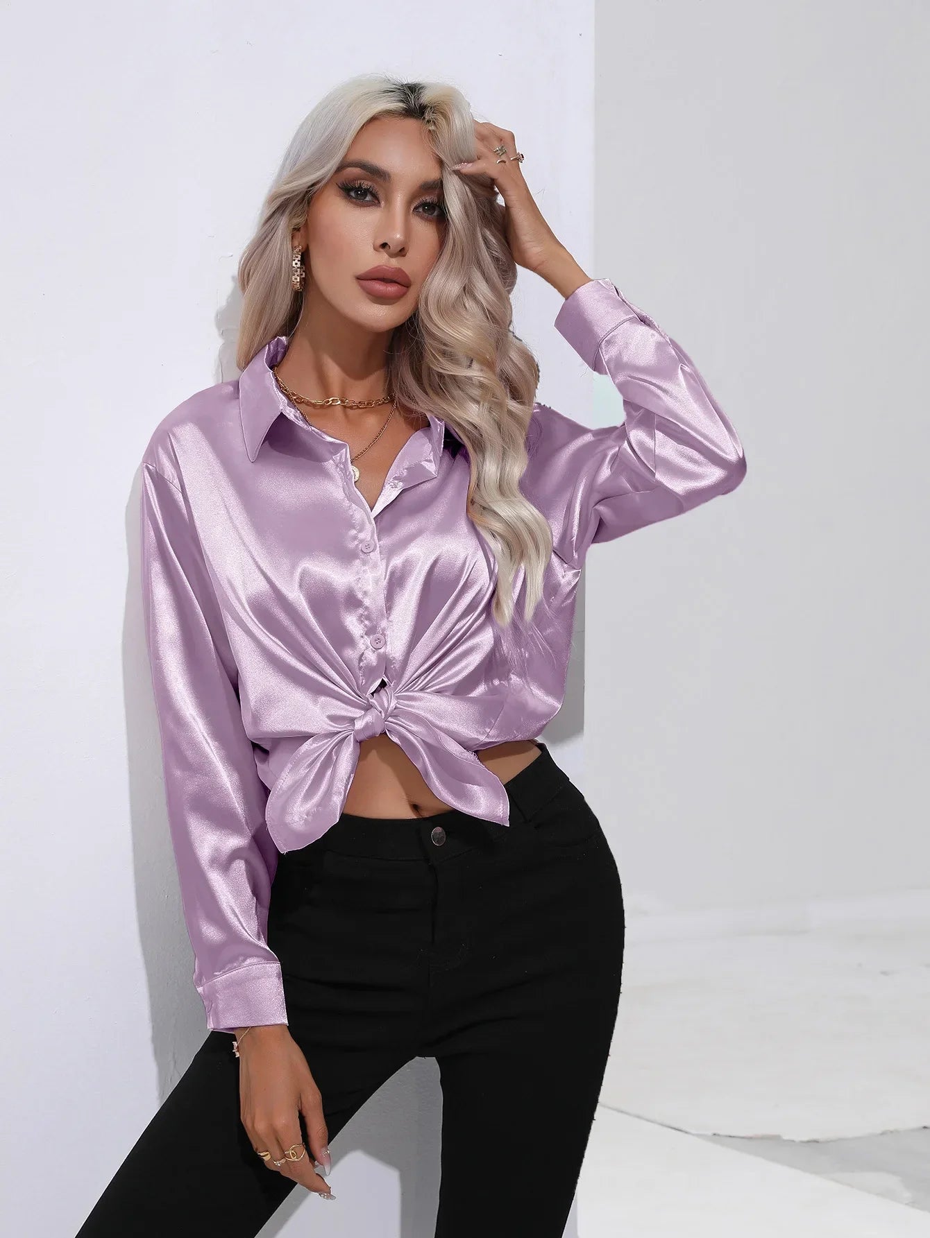 Product Image for Luvik | Elegante Satinbluse Mit V-ausschnitt & Langen Ärmeln, Zartes Violett / S