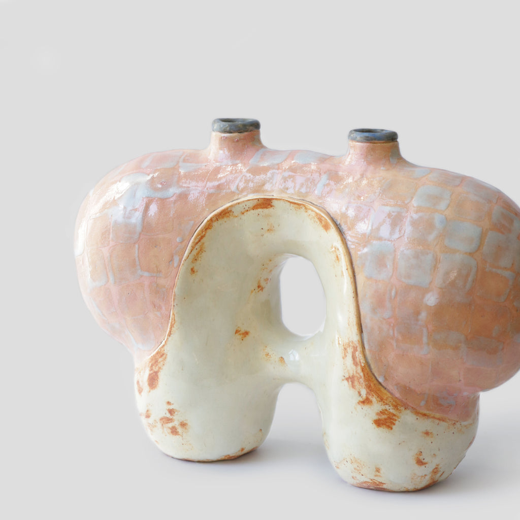 Pelvic vase Miwa Neishi for Volume ceramics