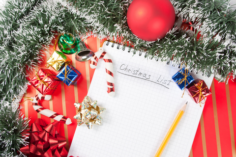 Christmas décor with a notepad for gift ideas