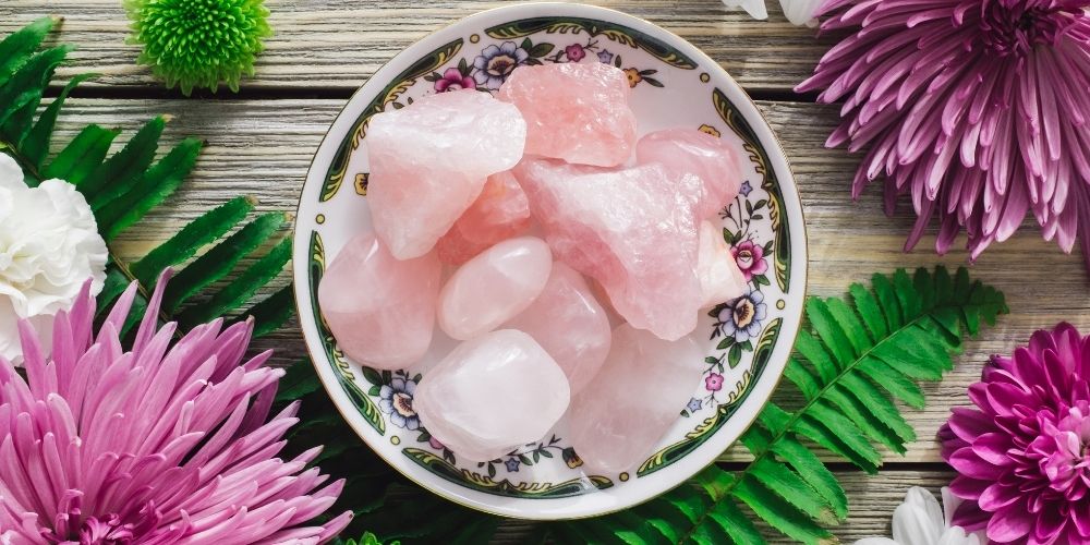 The healing benefits of rose quartz crystals