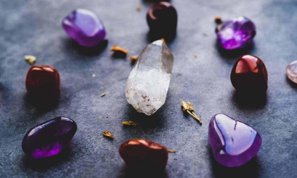 The difference between raw and polished crystals for use in jewellery 