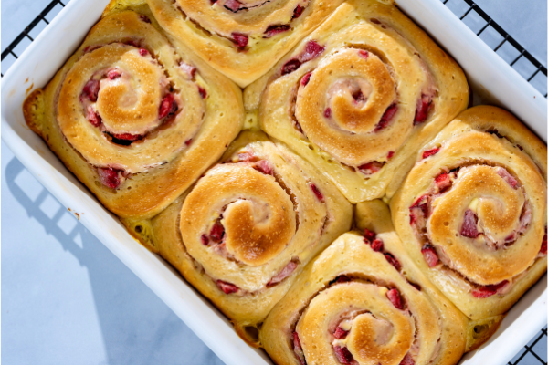 Rollos Dulces de Fresas y Crema – Puerta del Sol Market