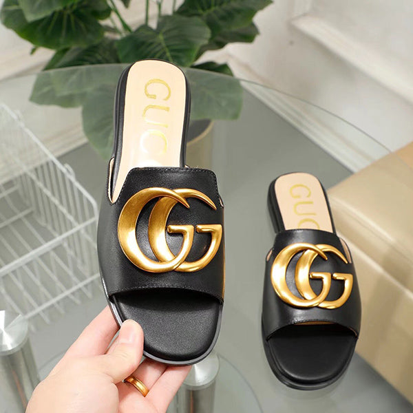 GU Flat bottom sandals are fashionable. Wear non slip flat sandals outside