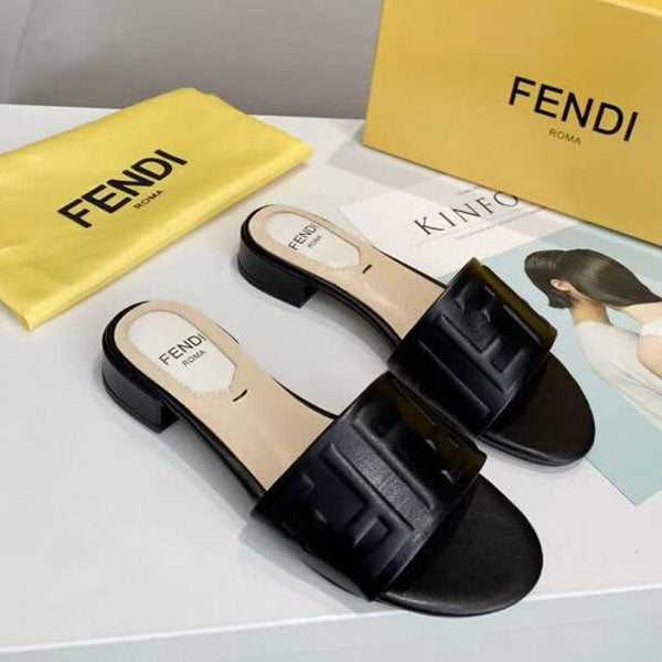 FENDI Flat bottom sandals are fashionable. Wear non slip flat sandals outside