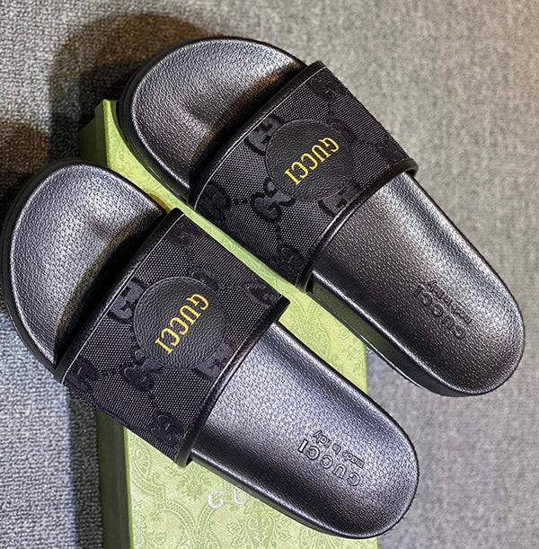 GU Flat bottom sandals are fashionable. Wear non slip flat sandals outside