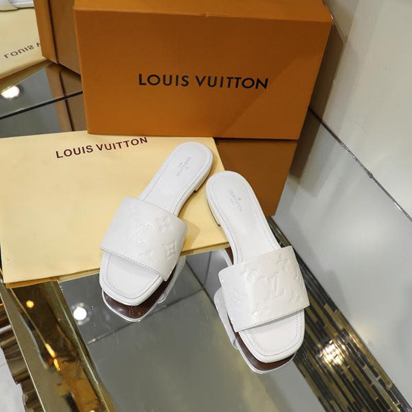 LV Louis vuitton Flat bottom sandals are fashionable. Wear non s