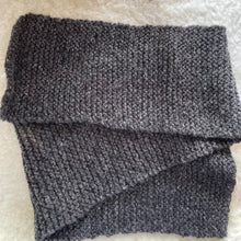 Load image into Gallery viewer, Scarf Charcoal Knit

