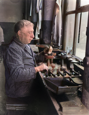 Diamond worker at work in his studio, in Antwerp, Belgium