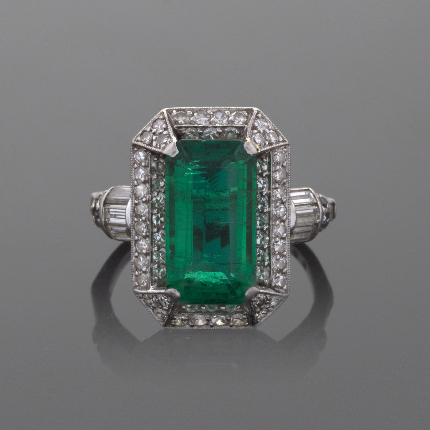 Macklowe Gallery | Colombian Emerald and Diamond Ring — MackloweGallery