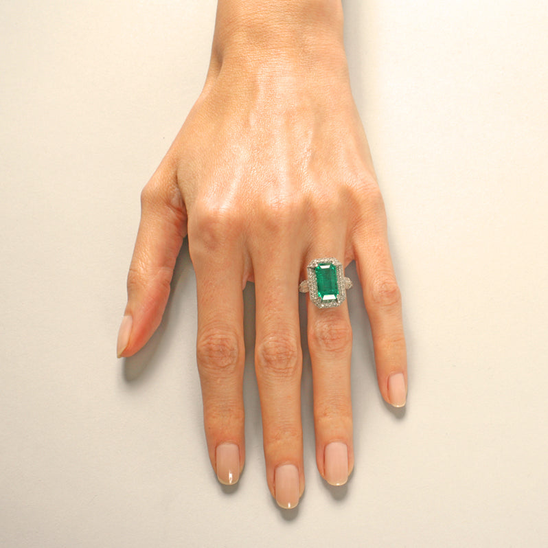 Macklowe Gallery | Colombian Emerald and Diamond Ring — MackloweGallery