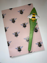 Load image into Gallery viewer, Bee Notebook &amp; Eco Friendly Wooden Pen Set
