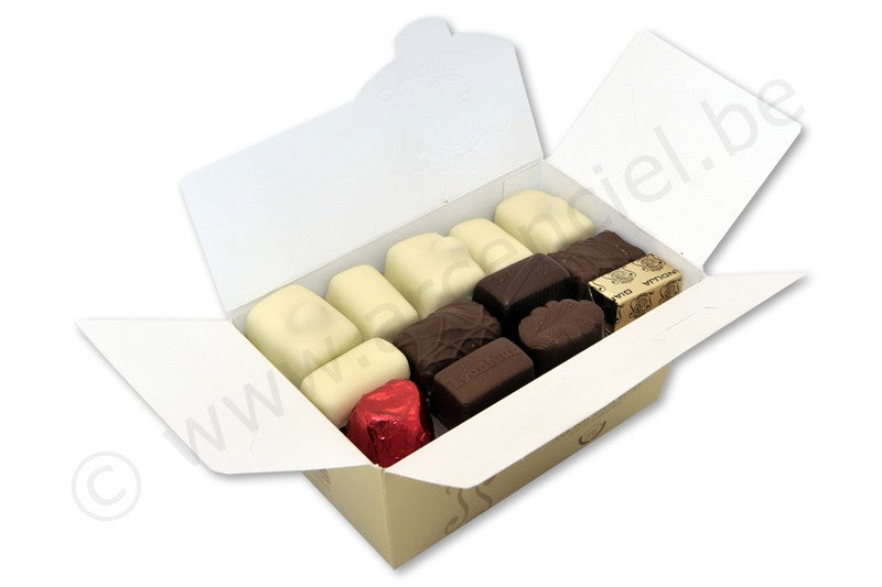 Leonidas Chocolats belges, Assortis, chocolats au lait, noirs et blancs  dans une belle boîte à ballonnet