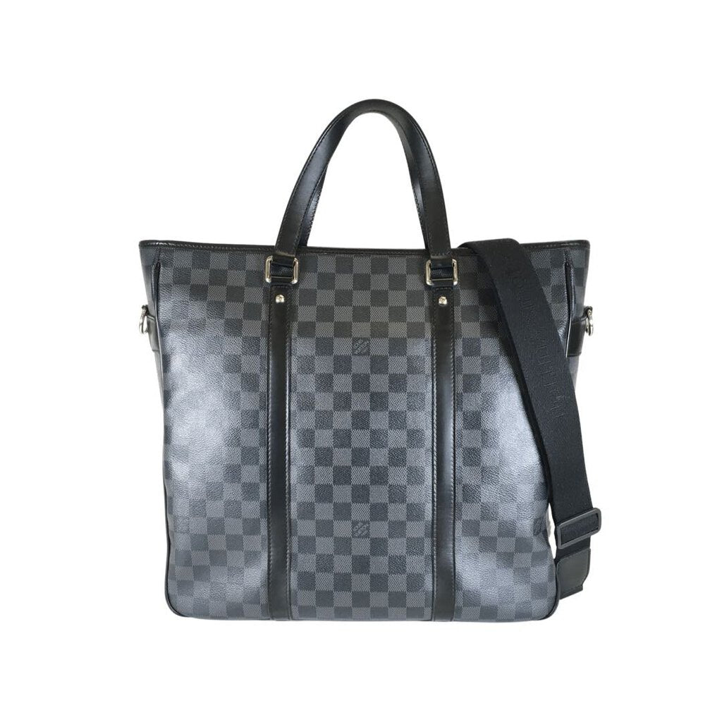 Want to win a $1000 Louis Vuitton gift certificate?!