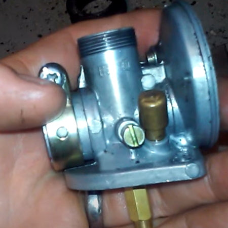 2-Stroke Carburetor Idle Adjustment Screw