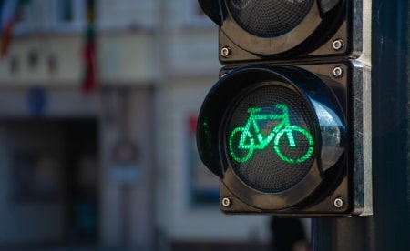 Traffic light for bicycle use.
