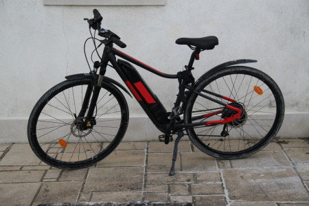 Commuter e-bike for road use.