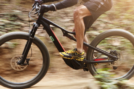 Electric mountain bike with high stop power.