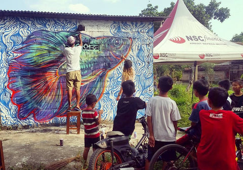 Erika Pearce street art mural quick paint with local kids in Yogyakarta, Indonesia