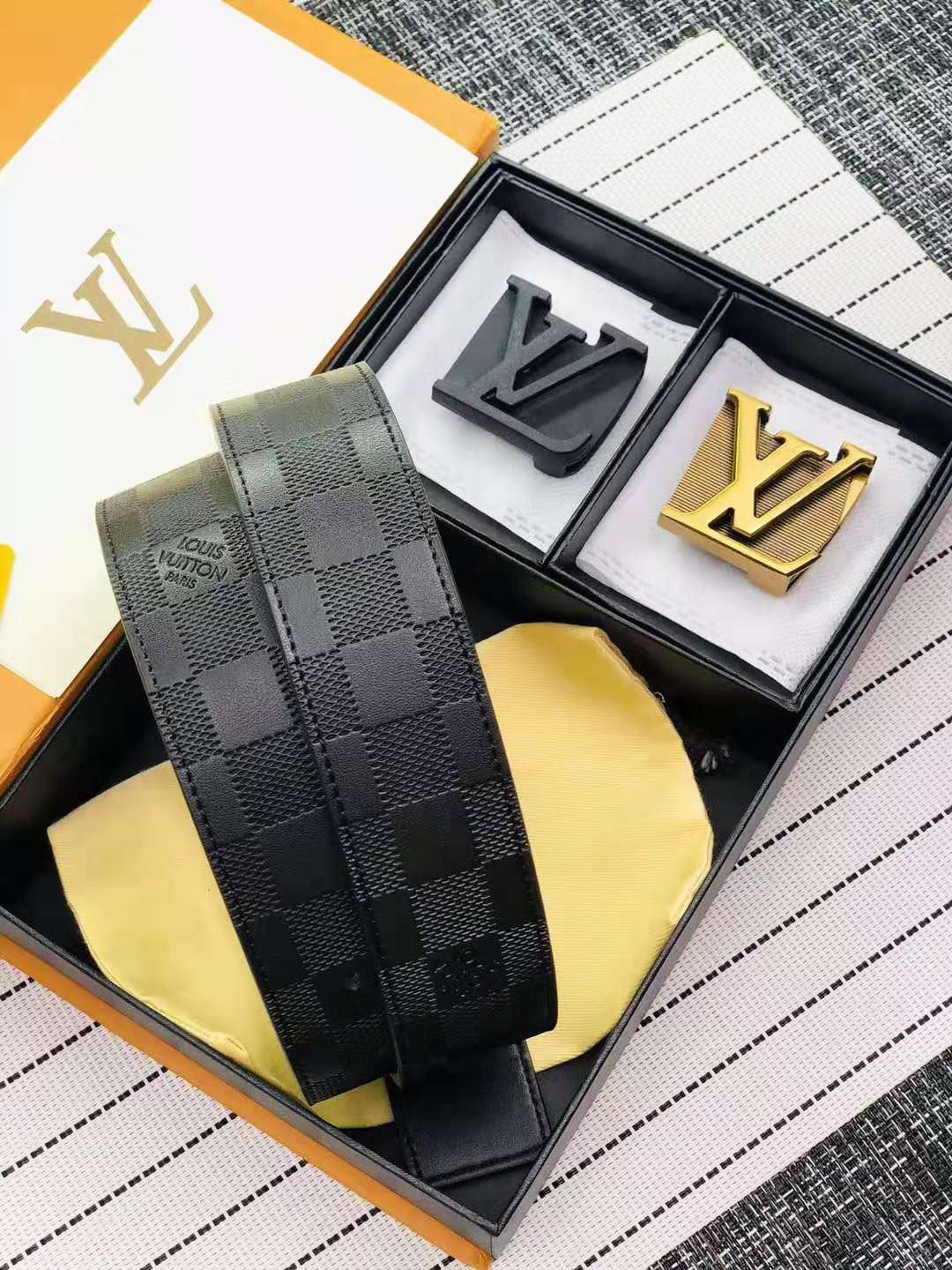 Inseva LV Louis Vuitton Hot Sale Men Woman Two Color Smooth Buckle Belt Leather Belt