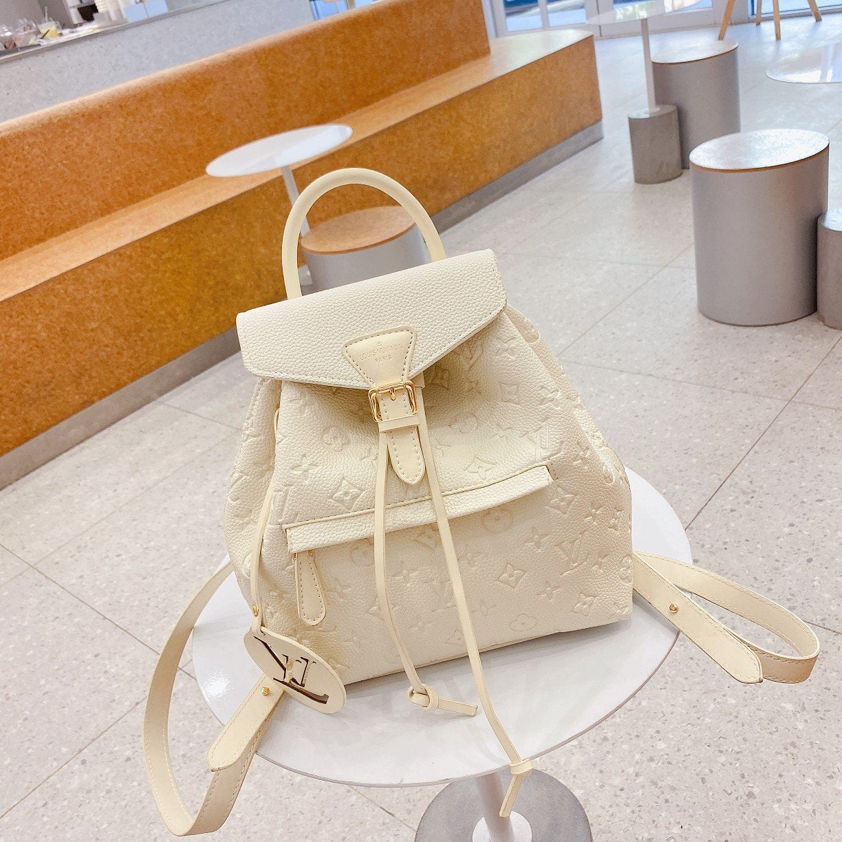 LV Louis Vuitton Shoulder Bag Lightwight Backpack Womens Mens Bag Travel Bags Suitcase Getaway Trave