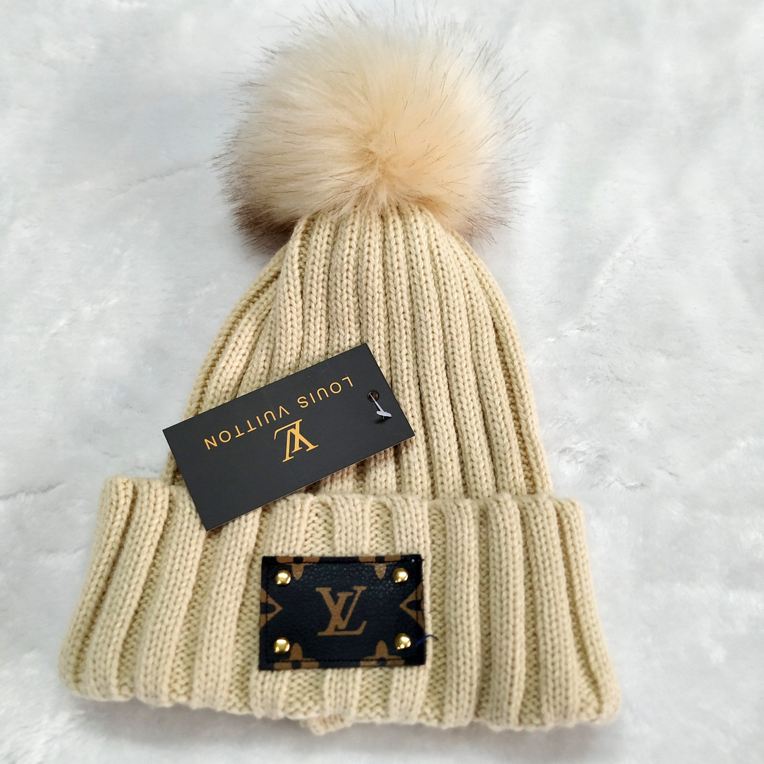 LV Louis Vuitton Fashionable Men's and Women's Knitted Beanie Hat Cap