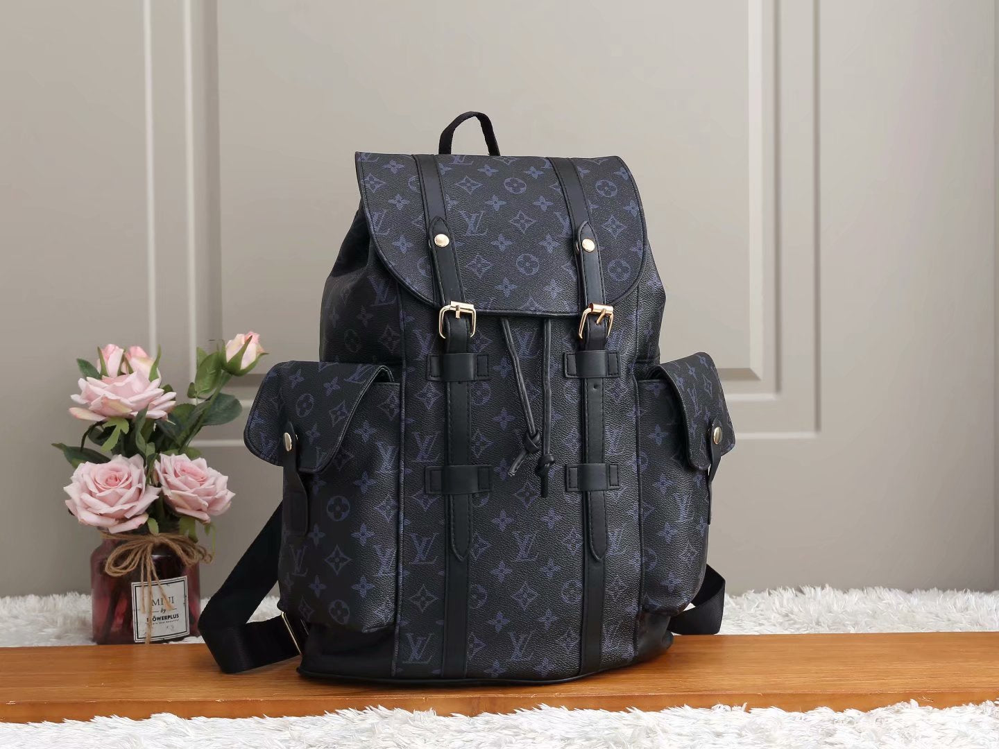 Louis Vuitton LV new large-capacity buckle bag Leisure outdoor bag Mountaineering bag Fashion backpa