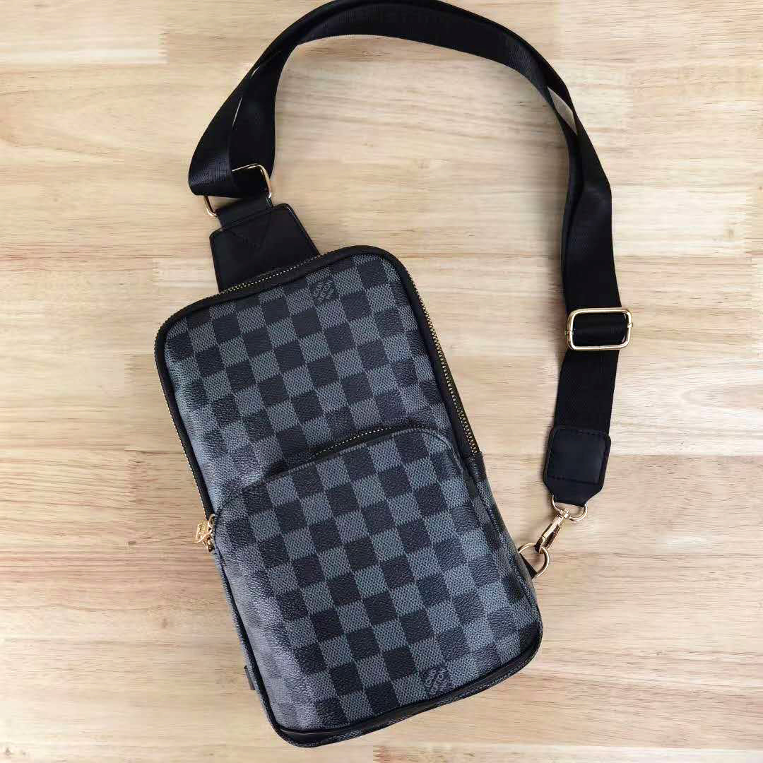 Louis Vuitton LV classic zipper waist bag mobile phone bag casual fashion men and women shoulder mes