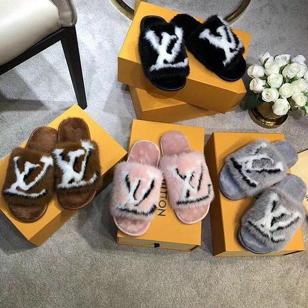 Louis Vuitton LV Printed Matching Letters Flat-Soled Household O