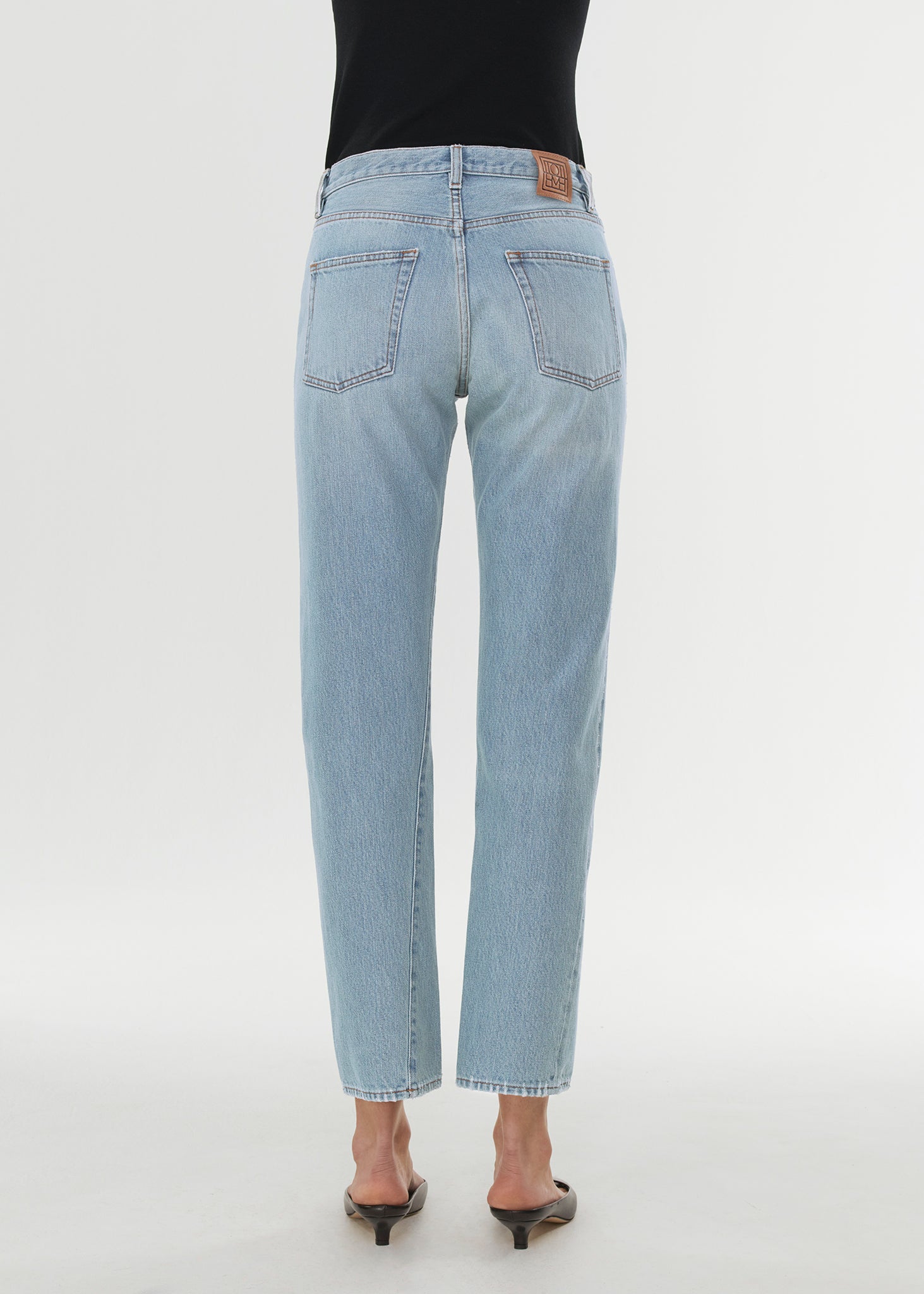 Twisted seam denim light wash – Totême