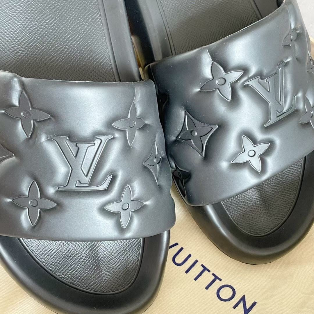 charm-luxury LV Embossed slippers