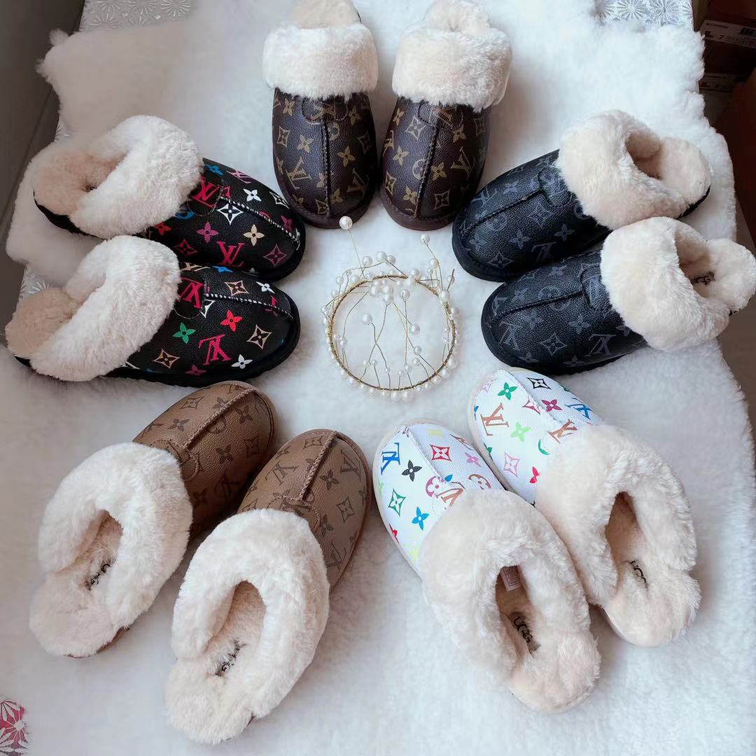 Cozy LV UGG Fur Slippers - IR Fashion