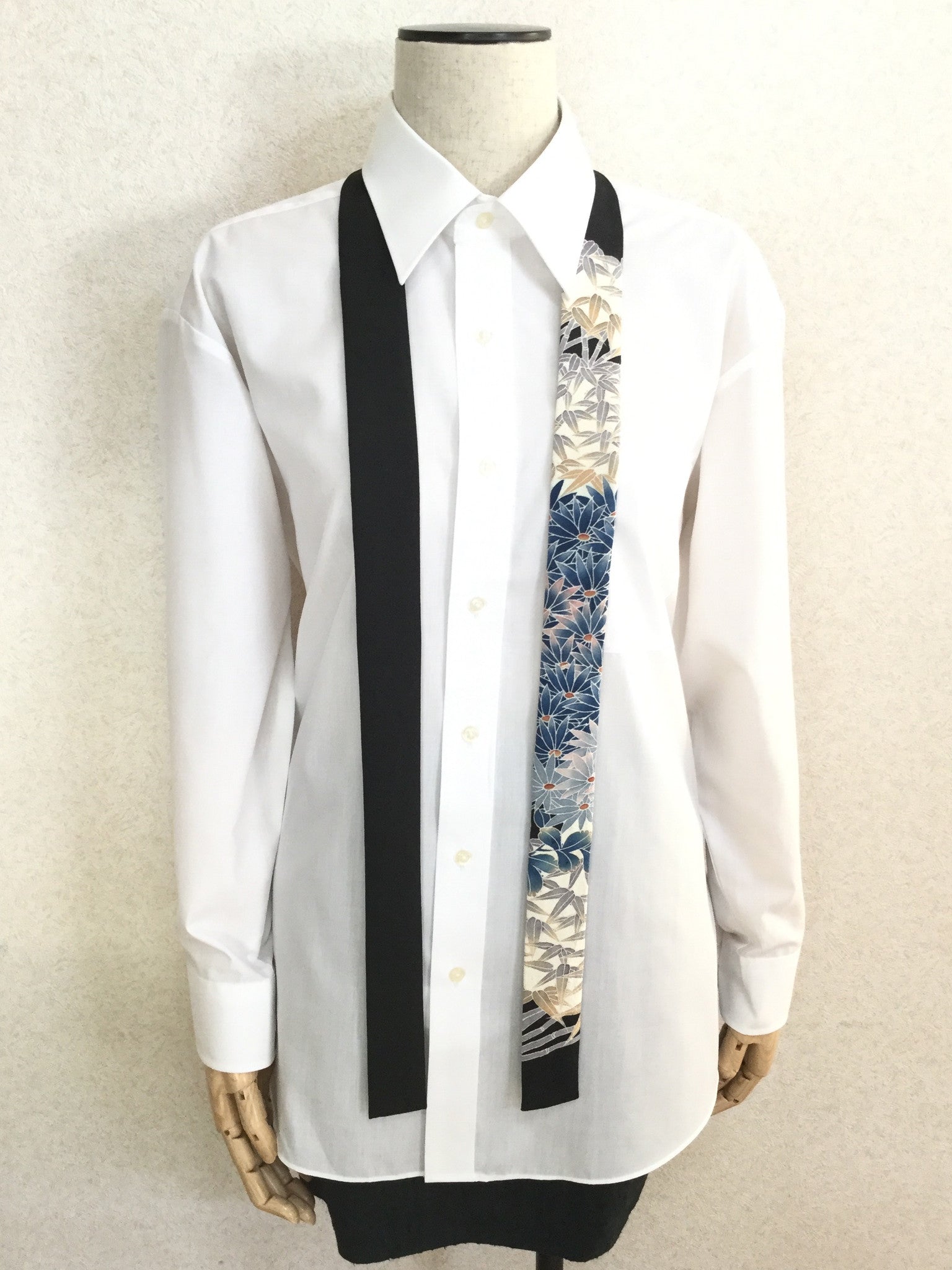 Skinny Necktie Black With Cream And Blue Bamboo And Flowers 着物ネクタイ 黒 Megumi Project